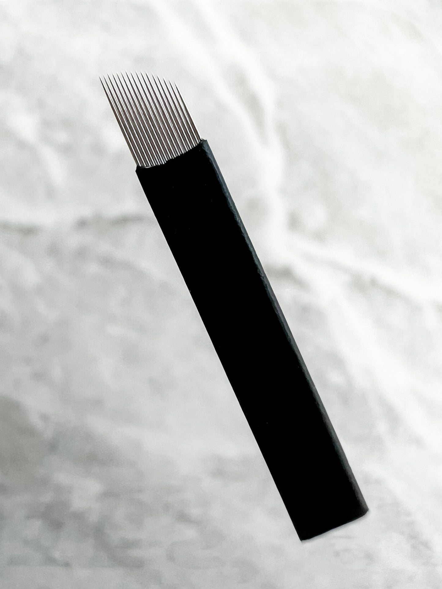 curved flat microblading blade with slant needle configuration for smooth eyebrow hairstroke tattooing